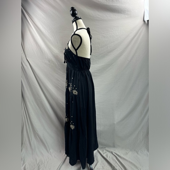 Boho Floral Embroidered Halter Dress - Picture 7 of 8
